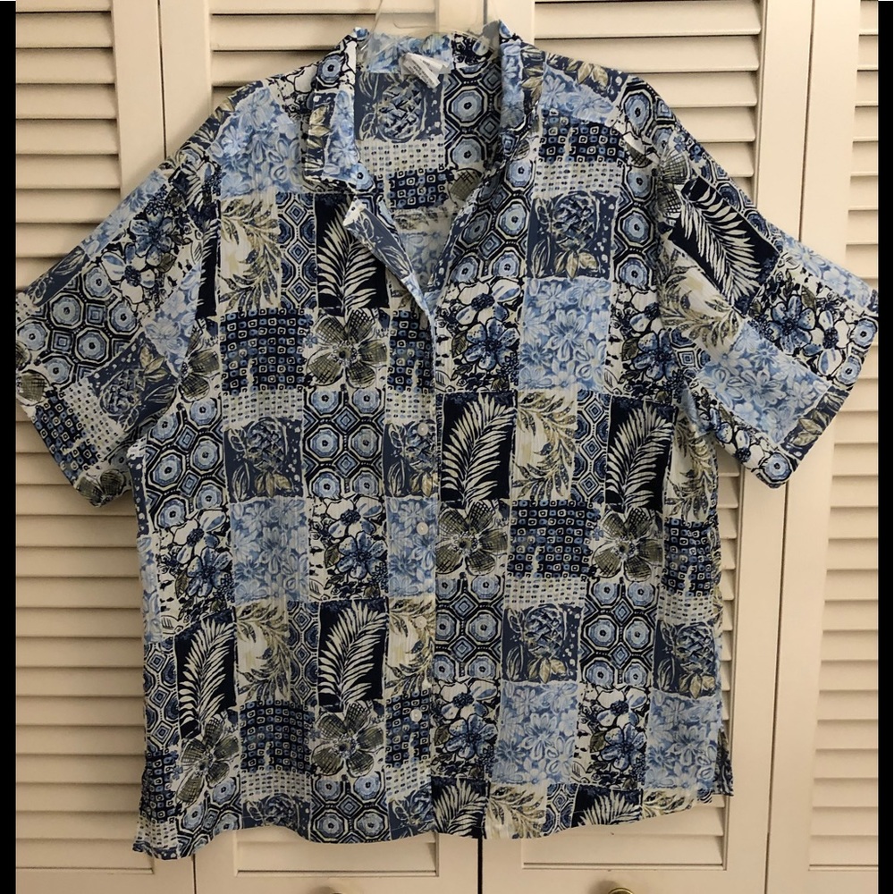 Beautiful busy button up blouse